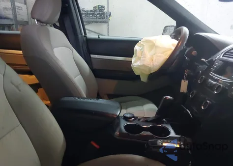 2018 Ford Explorer z USA, uszkodzony, nr VIN 1FM5K8B81JGC44990